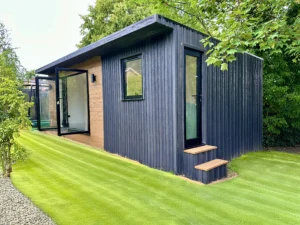Luxury Garden Annexe with bathroom and kitchenette