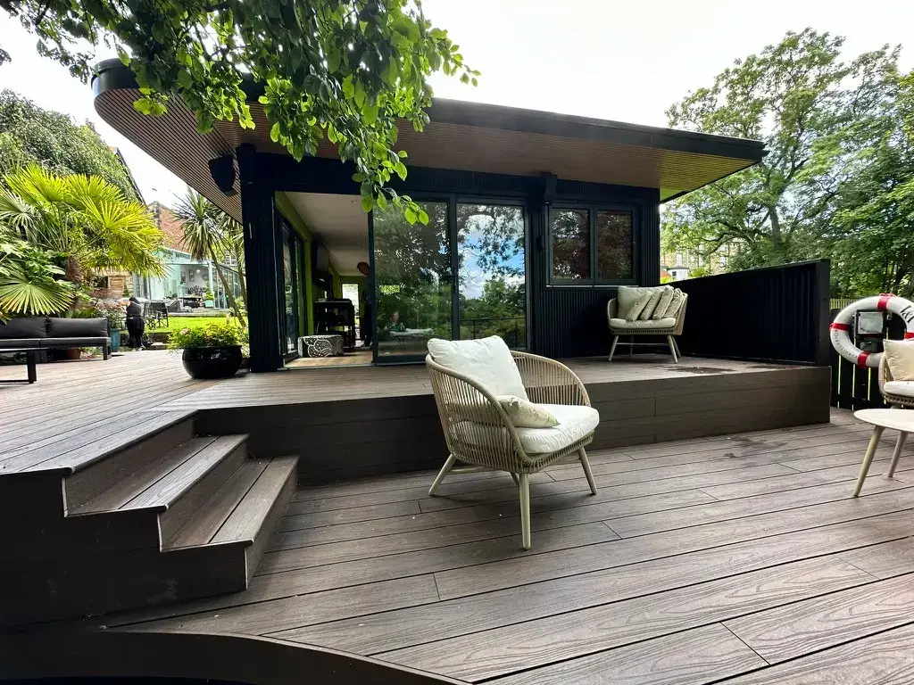 833997E9 2F0F 49A9 8C59 6404332FAB83 1 105 c 1